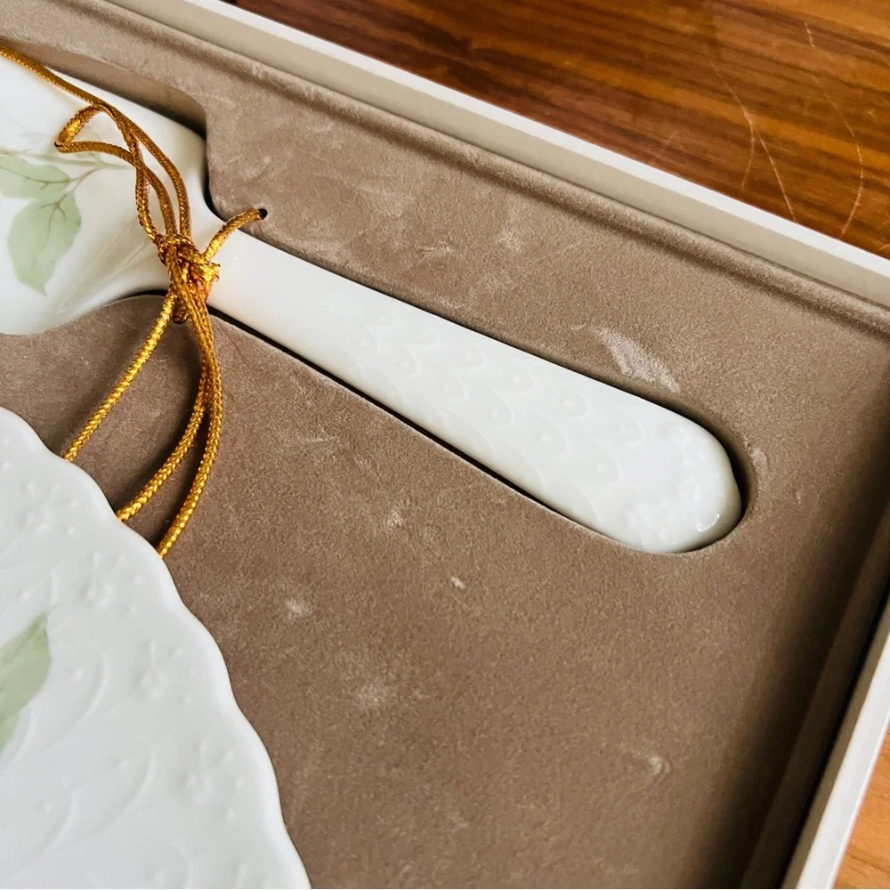 VINTAGE • Mikasa Bone China cake serving set‎